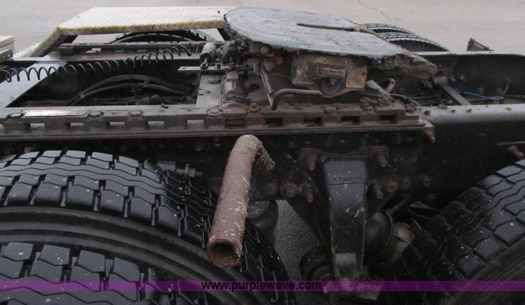 image for item E4621 2007 Freightliner Columbia 120ST semi truck