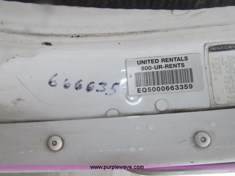 image for item E4621 2007 Freightliner Columbia 120ST semi truck