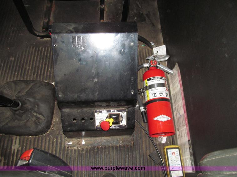 image for item E4621 2007 Freightliner Columbia 120ST semi truck