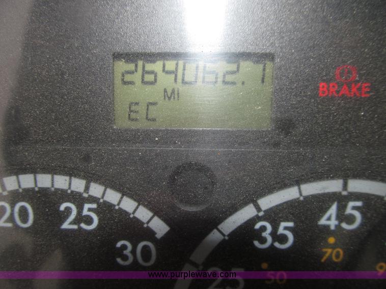 image for item E4621 2007 Freightliner Columbia 120ST semi truck