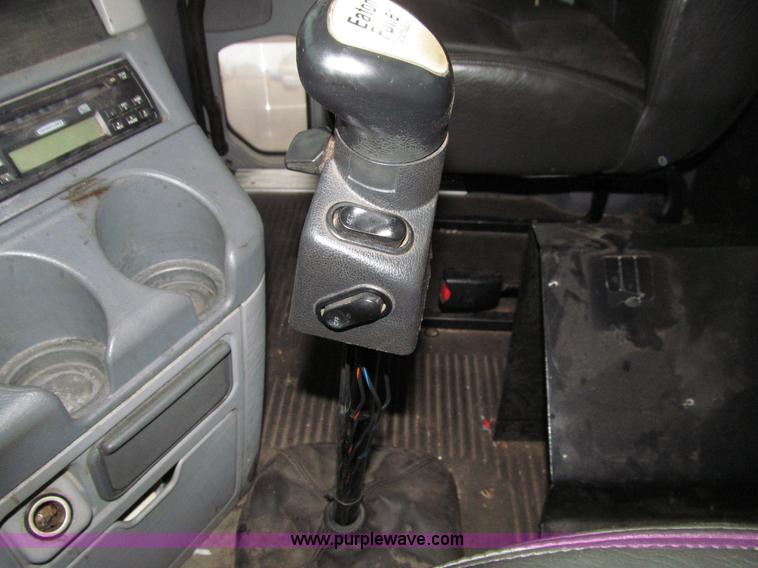 image for item E4621 2007 Freightliner Columbia 120ST semi truck