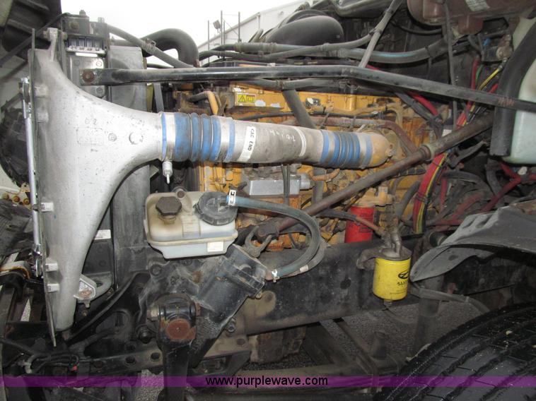 image for item E4621 2007 Freightliner Columbia 120ST semi truck