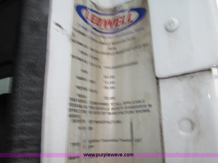 image for item E4621 2007 Freightliner Columbia 120ST semi truck