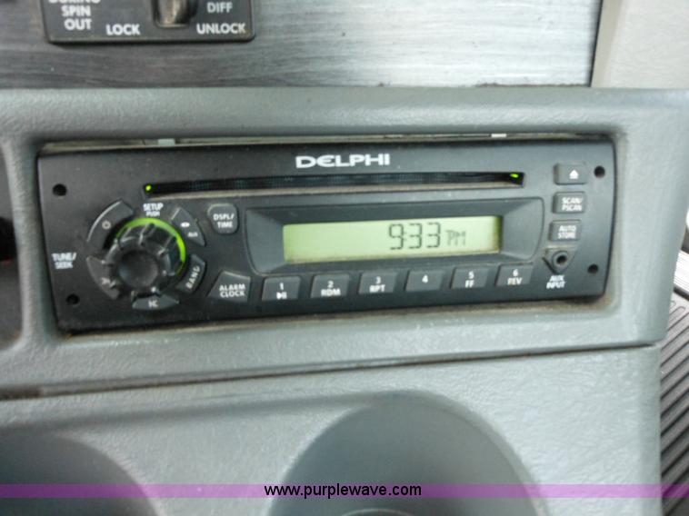 image for item E7434 2005 Freightliner Columbia semi truck