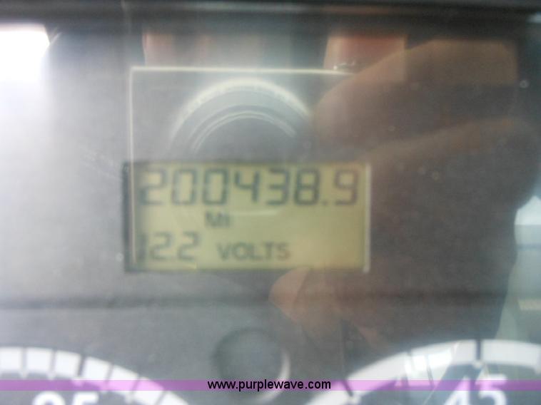 image for item E7434 2005 Freightliner Columbia semi truck