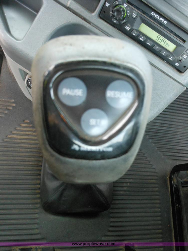 image for item E7434 2005 Freightliner Columbia semi truck