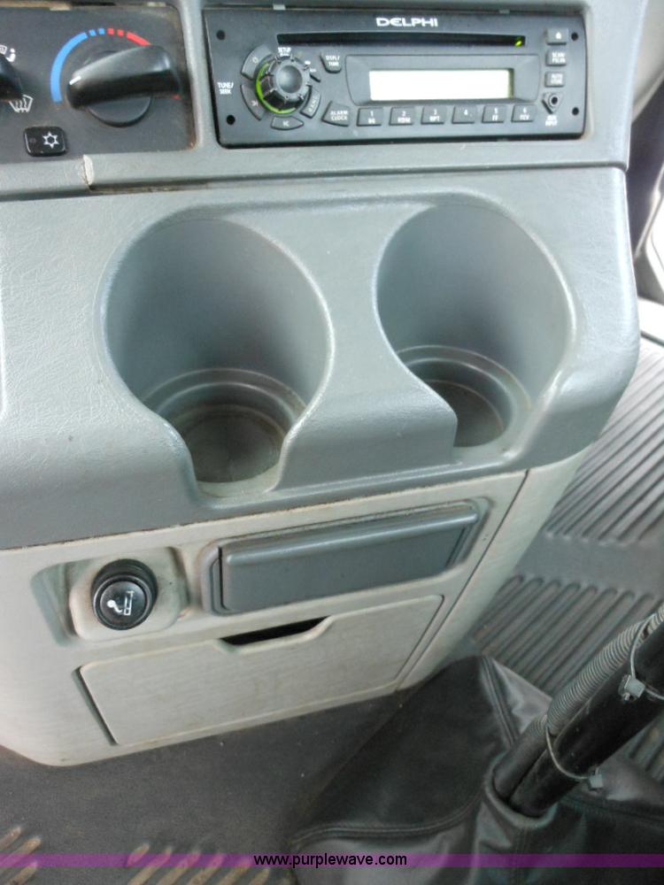 image for item E7434 2005 Freightliner Columbia semi truck