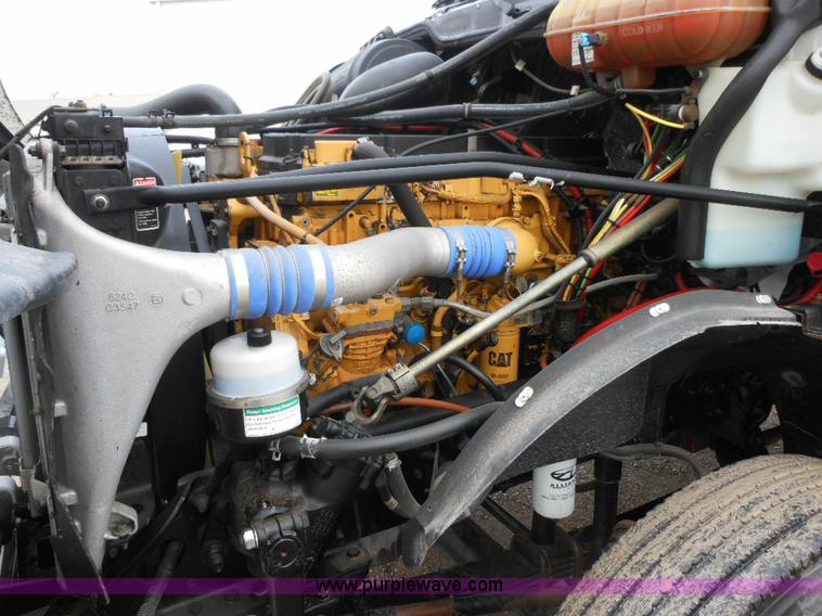 image for item E7434 2005 Freightliner Columbia semi truck