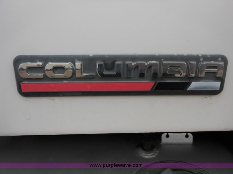 image for item E7434 2005 Freightliner Columbia semi truck