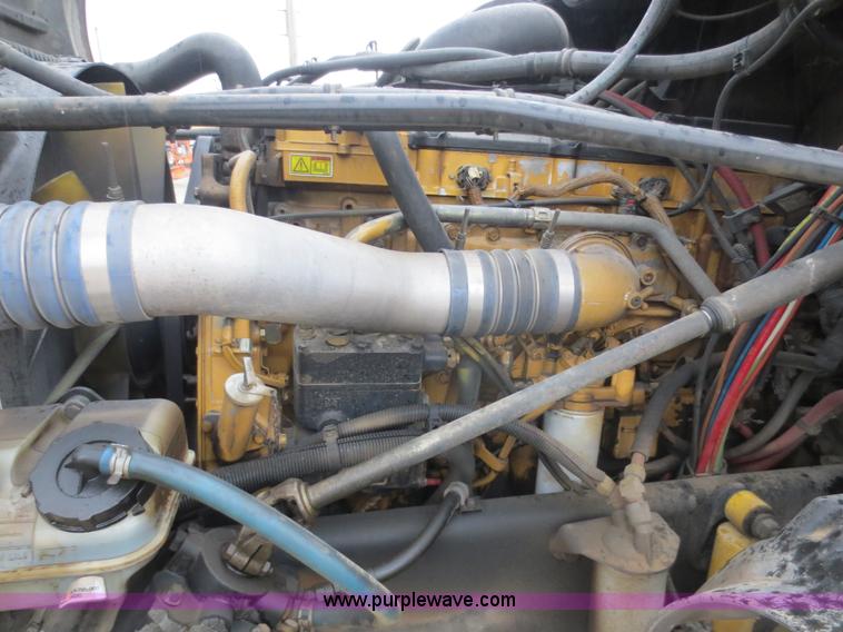 image for item F8009 2007 Freightliner Columbia semi truck