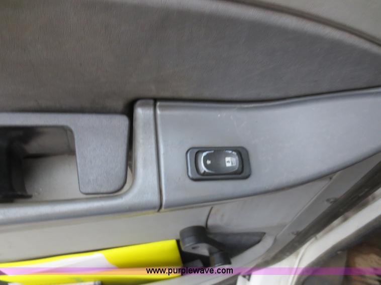 image for item F8009 2007 Freightliner Columbia semi truck