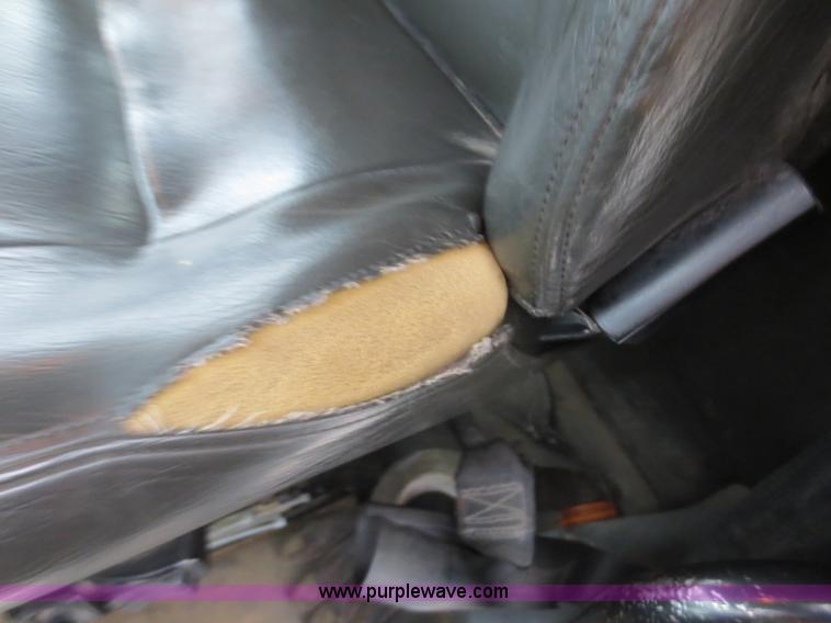 image for item F8009 2007 Freightliner Columbia semi truck