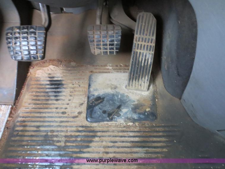 image for item F8009 2007 Freightliner Columbia semi truck