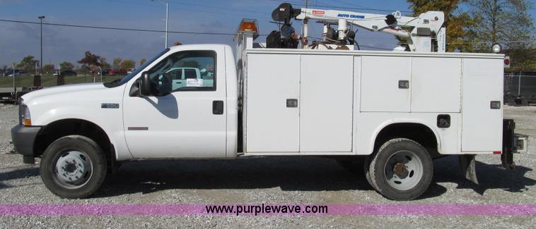 image for item G2168 2004 Ford F550 XL service truck with crane