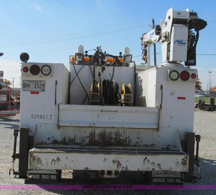 image for item G2168 2004 Ford F550 XL service truck with crane