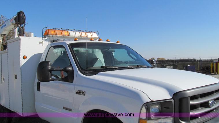image for item G2168 2004 Ford F550 XL service truck with crane