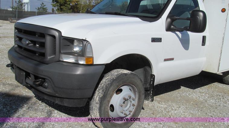 image for item G2168 2004 Ford F550 XL service truck with crane