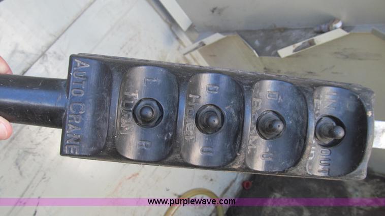 image for item G2168 2004 Ford F550 XL service truck with crane