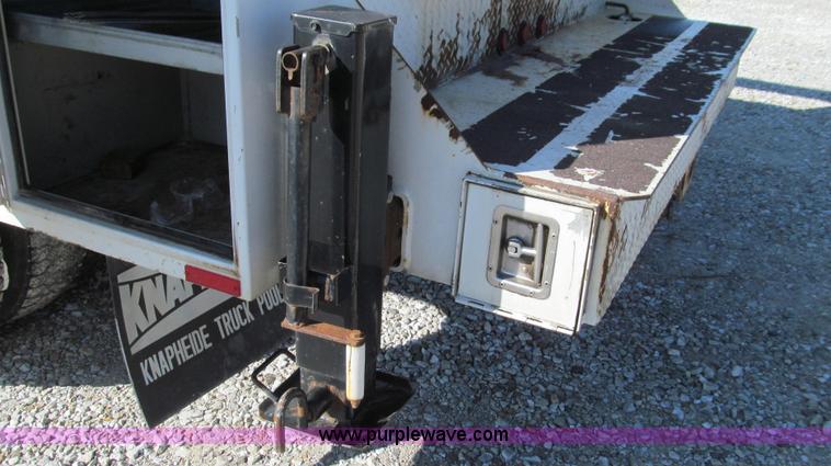 image for item G2168 2004 Ford F550 XL service truck with crane