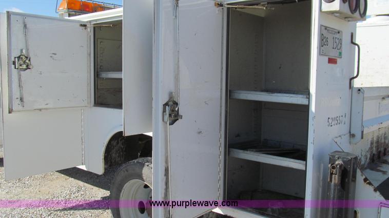 image for item G2168 2004 Ford F550 XL service truck with crane