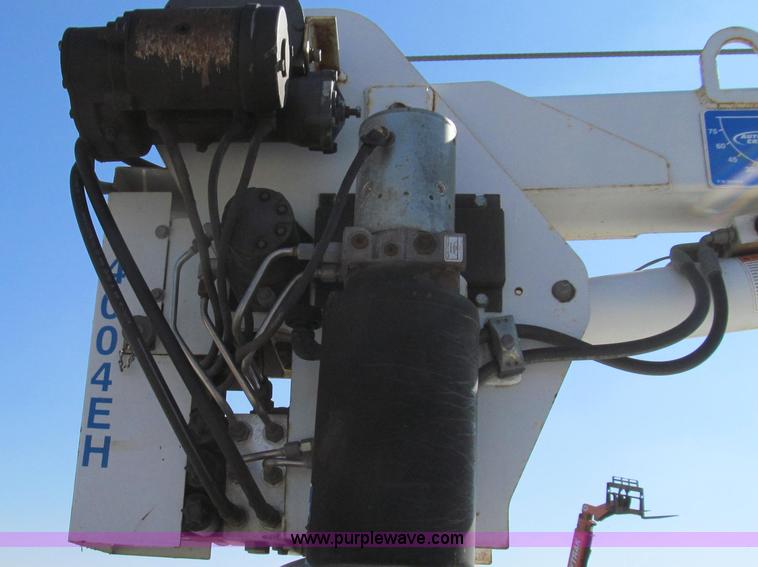 image for item G2168 2004 Ford F550 XL service truck with crane