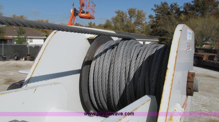 image for item G2168 2004 Ford F550 XL service truck with crane