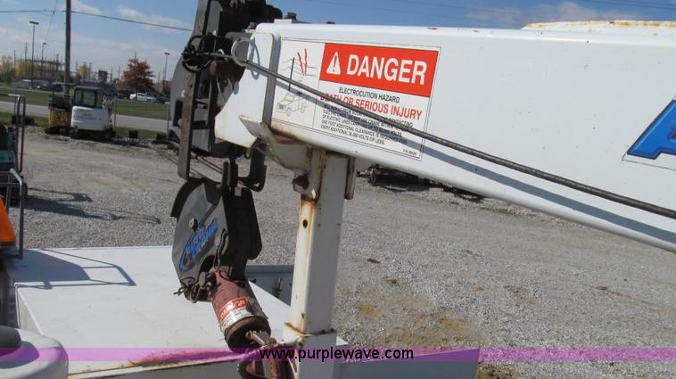 image for item G2168 2004 Ford F550 XL service truck with crane