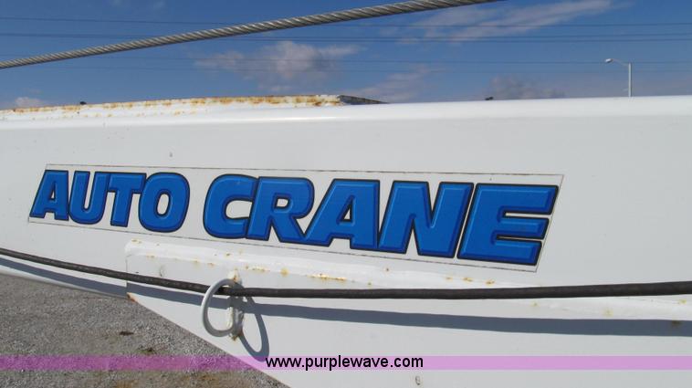 image for item G2168 2004 Ford F550 XL service truck with crane