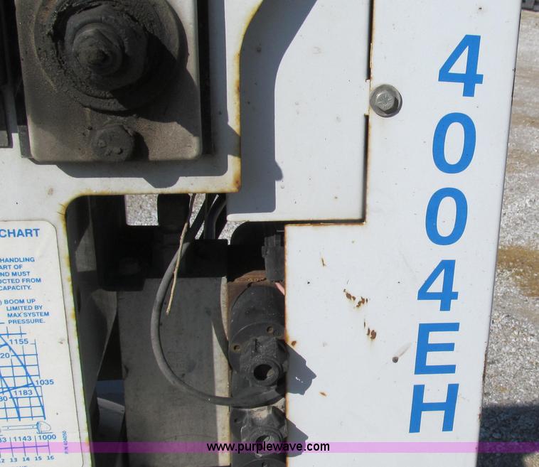 image for item G2168 2004 Ford F550 XL service truck with crane