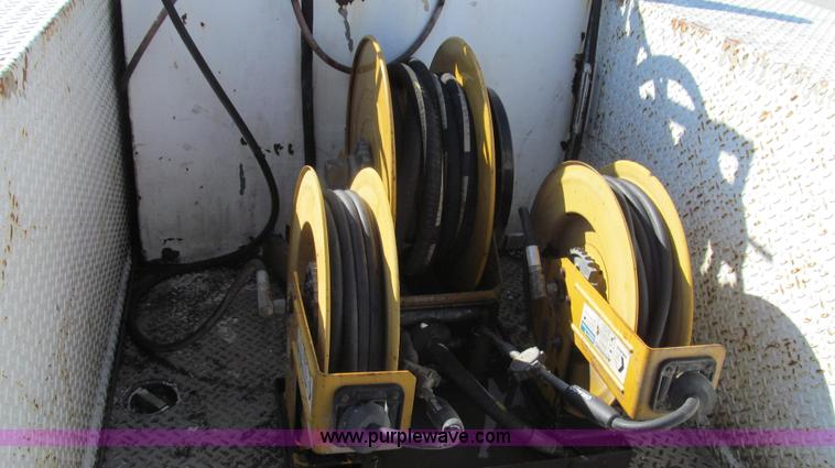 image for item G2168 2004 Ford F550 XL service truck with crane