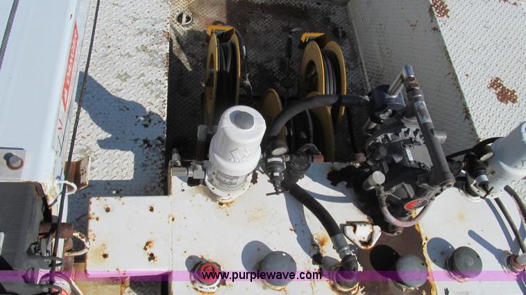 image for item G2168 2004 Ford F550 XL service truck with crane