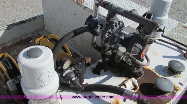 image for item G2168 2004 Ford F550 XL service truck with crane