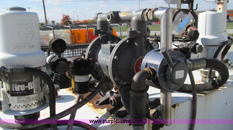 image for item G2168 2004 Ford F550 XL service truck with crane