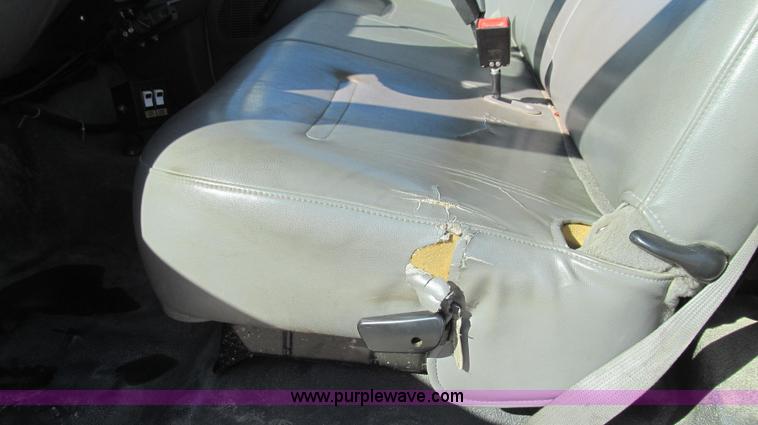 image for item G2168 2004 Ford F550 XL service truck with crane