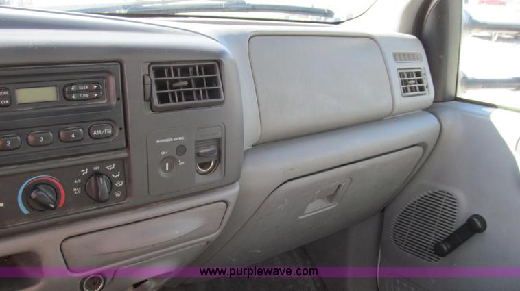 image for item G2168 2004 Ford F550 XL service truck with crane