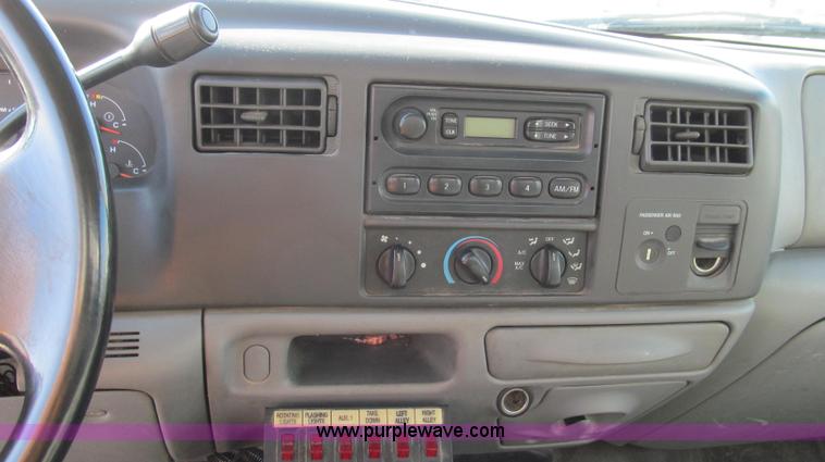 image for item G2168 2004 Ford F550 XL service truck with crane