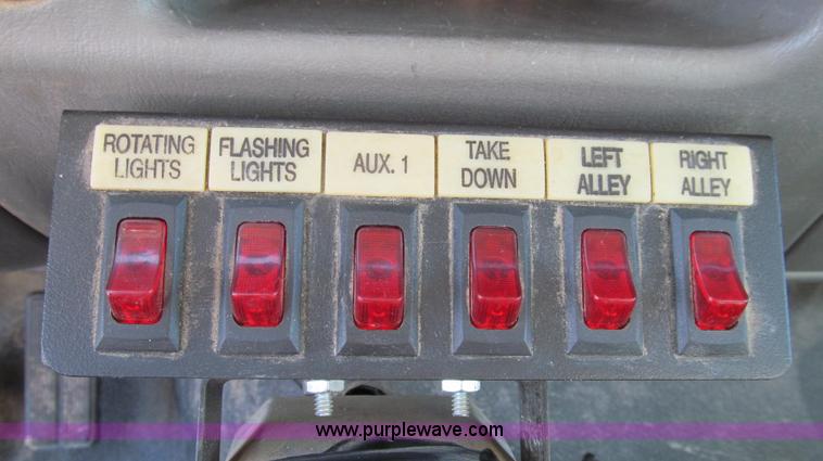 image for item G2168 2004 Ford F550 XL service truck with crane