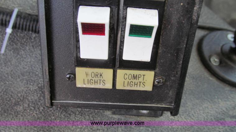 image for item G2168 2004 Ford F550 XL service truck with crane