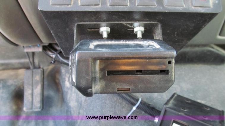 image for item G2168 2004 Ford F550 XL service truck with crane