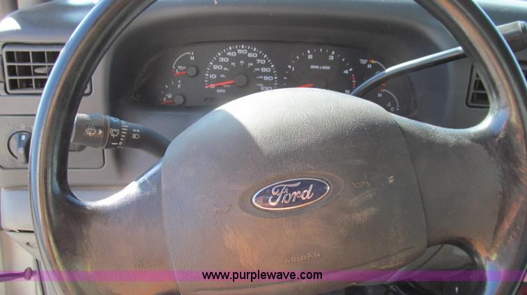 image for item G2168 2004 Ford F550 XL service truck with crane