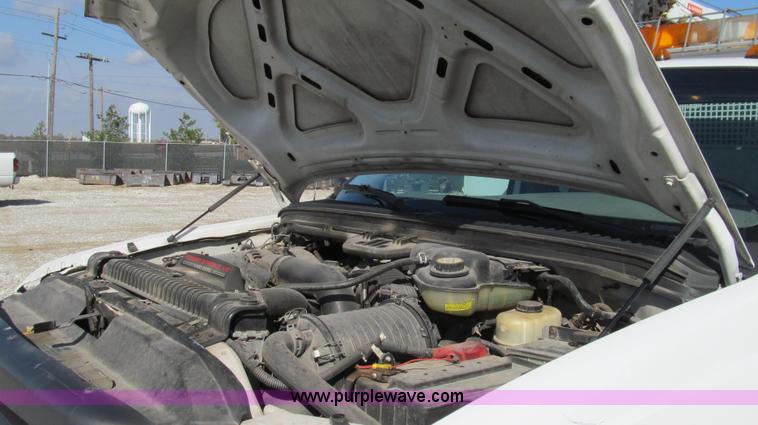 image for item G2168 2004 Ford F550 XL service truck with crane