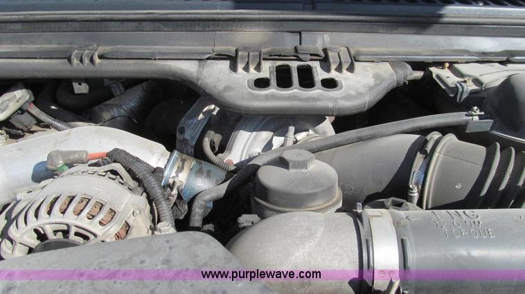 image for item G2168 2004 Ford F550 XL service truck with crane