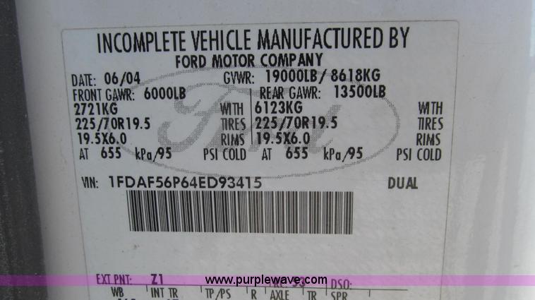 image for item G2168 2004 Ford F550 XL service truck with crane