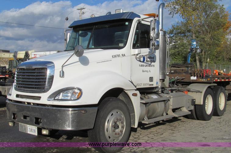 image for item G2171 2006 Freightliner Columbia semi truck