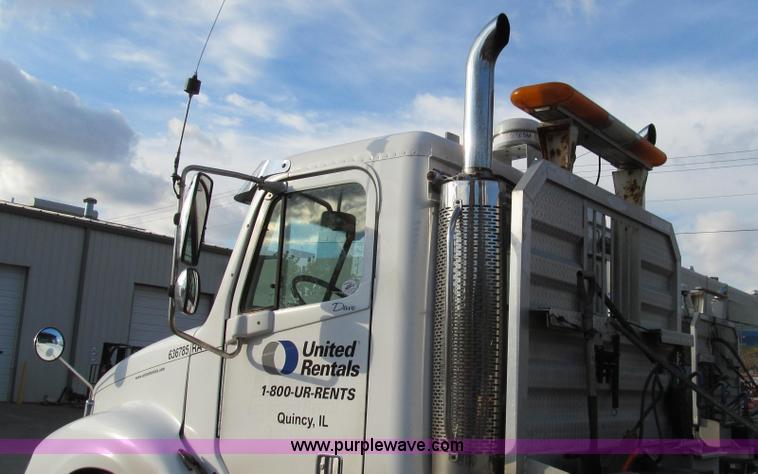 image for item G2171 2006 Freightliner Columbia semi truck