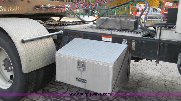 image for item G2171 2006 Freightliner Columbia semi truck