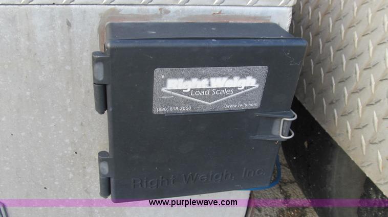 image for item G2171 2006 Freightliner Columbia semi truck