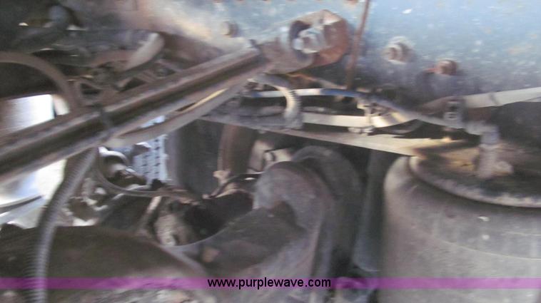 image for item G2171 2006 Freightliner Columbia semi truck