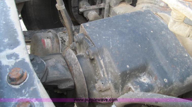 image for item G2171 2006 Freightliner Columbia semi truck