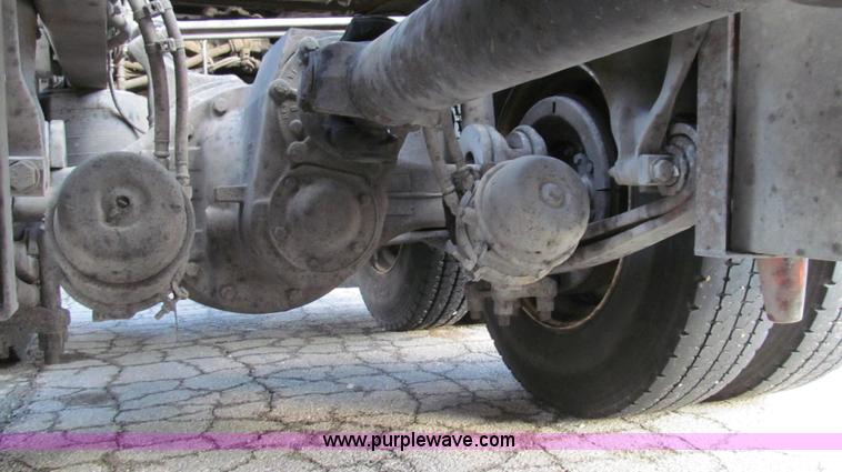 image for item G2171 2006 Freightliner Columbia semi truck